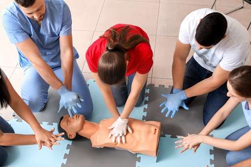 medical-professionals-efficient-in-first-aid-care